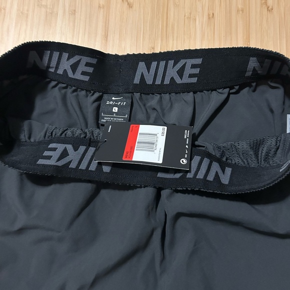 Nike Dri-FIT Men's athletic Training Shorte - Picture 4 of 4